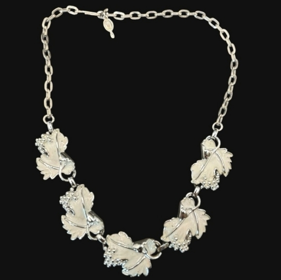 Sarah Coventry Necklace & Earrings Set White Enamel Leaf Grape Vineyard - Picture 4 of 11
